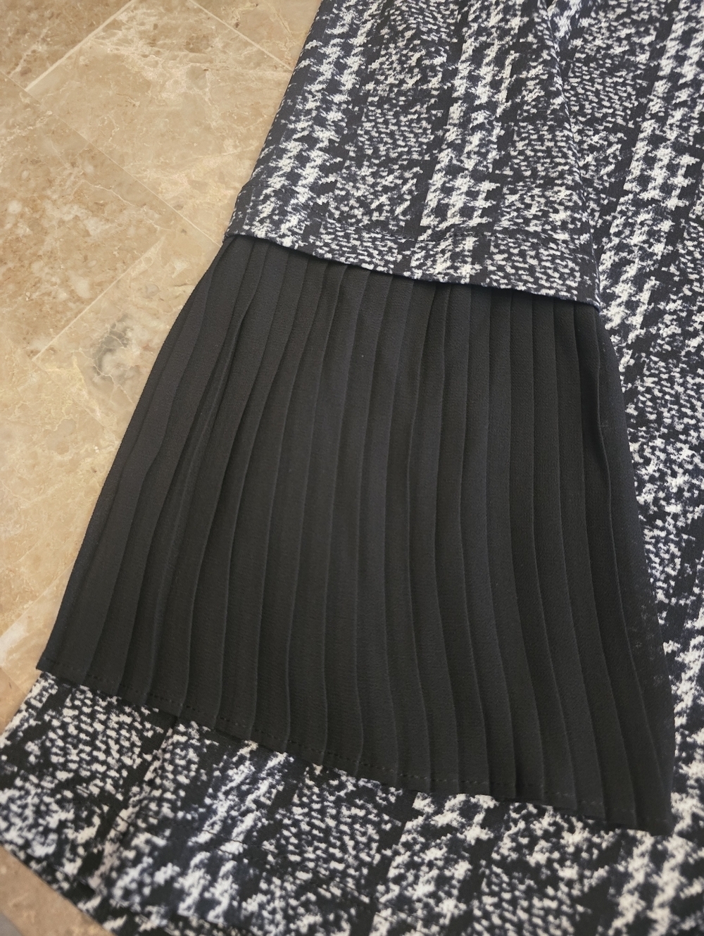 MICHAEL Michael Kors Black and White Houndstooth Shirt With Pleated Cuffs Sz Xl - Picture 4 of 4